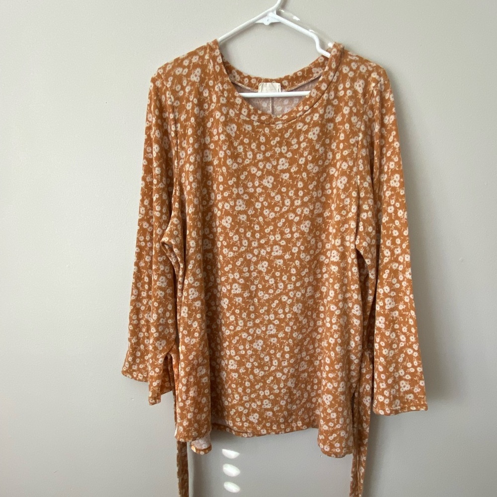 Tie sleeve top
